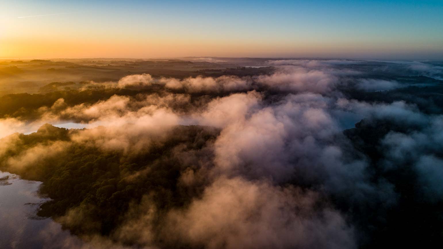 Mosekonen brygger over Julsø